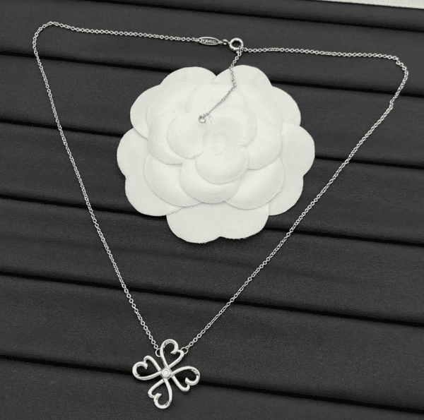 Top Luxury Designer Necklace Chain Heart Necklaces for Women Original Design Great Quality Love Jewelry Supply Wholesale A4