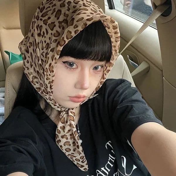 Retro Leopard Print Square Scarf for Women Satin Thin Edge Scarves Head Band Fashion Y2K Lady Hair Shawl Wrap Female Neckerchief 260325