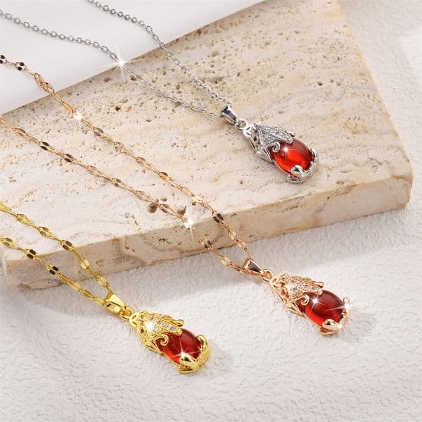 Red Fortune Pixiu Pendant Accessory Titanium Steel Necklace for Women, 18k Gold Plated, Internet Celebrity Collarbone Chain, Trendy Fashion Jewelry