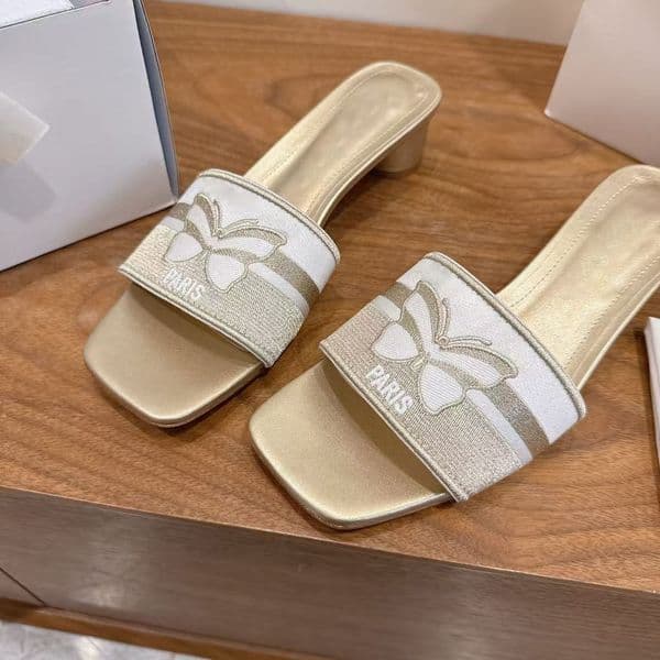 Top designer fashionable womens shoes, with contrasting embroidery and decoration, elegant and generous, suitable for outdoor activities and outdoor scenes,