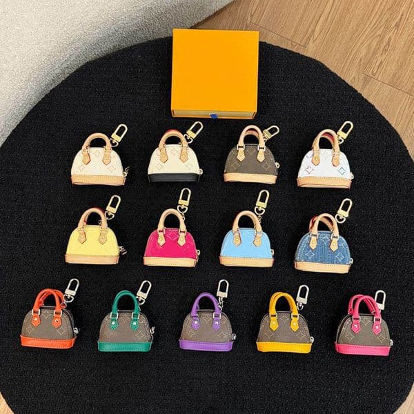 Designer Keychain Keyring Luxury Key Chain Earphone case Small Storage Bag Keychains Leather Men Women Fashion Accessories Car Key Gift Leather denim optional