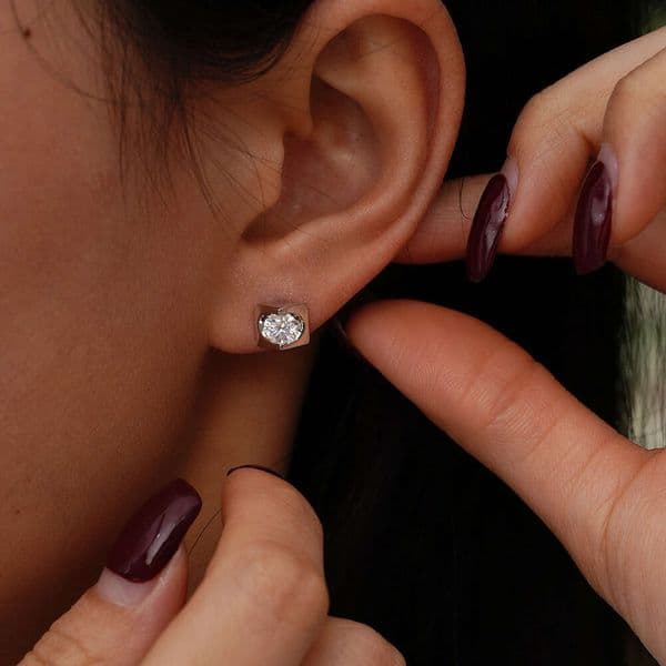 Moissanite S925 heart-shaped love moissanite silver earrings source factory accessories jewelry wholesale