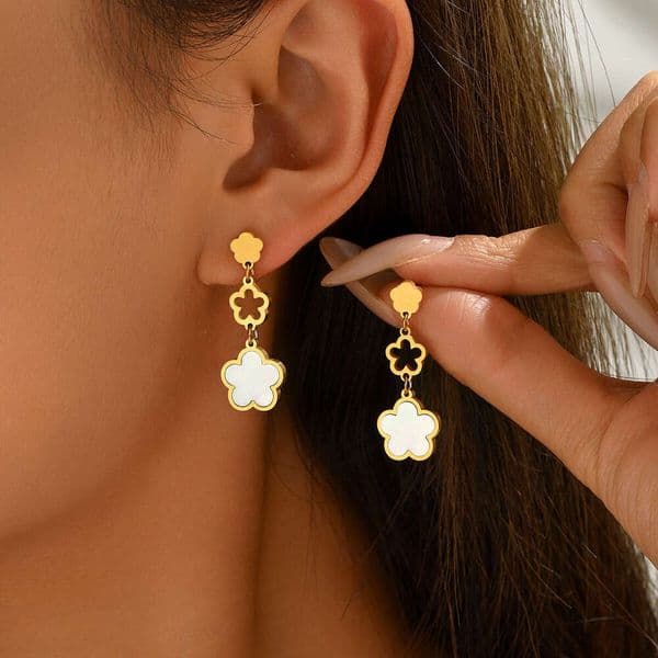 Hip Hop Style light luxury four-leaf clover gold white mother-of-pearl titanium steel earrings niche design long elegant earrings