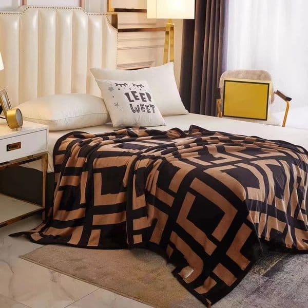 Luxury Designer Throw Wholesale Sable Fur h Fashion Brand Foreign Trade Thickened Flannel Nap Air Conditioning Blanket Free Shipping 02