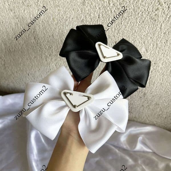 Fashion Designer Black Metal Triangle Lovely Girls Clips Barrettes Accessory Hair Bows Flower Clip Brand Letter Girl Clippers for Women 4Colors
