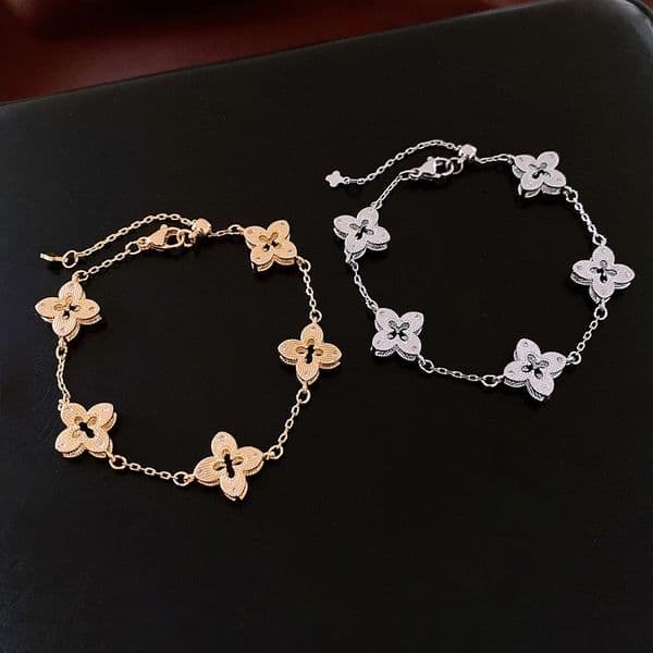 Luxury Brand Designer Jewelry Vintage Style Gold Brushed Hollow Four-Leaf Clover Bracelet Retro High-End Light Luxury Fashion Personality Jewelry For Women