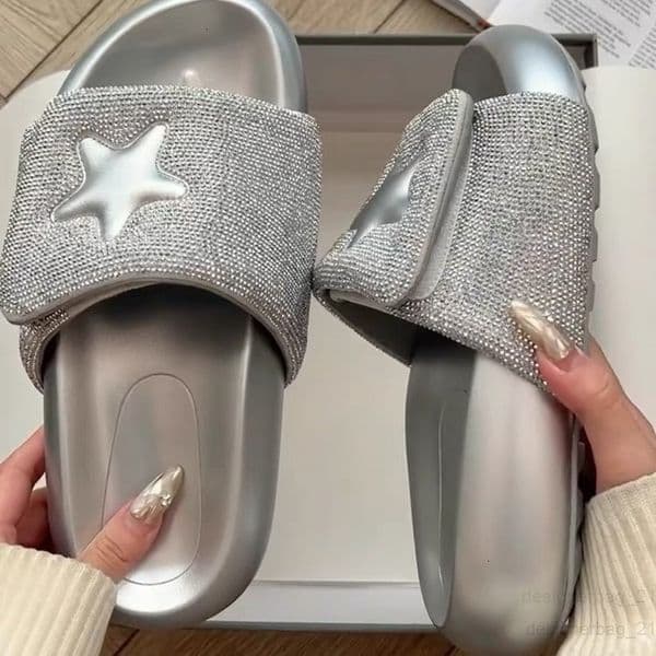 Super Hot Sparkly Star Slippers Women 2025 Summer New Thick Sole Height Increase Sandals Outdoor Beach Beautiful Slippers Large Size 35-40 Silver Black Versatile