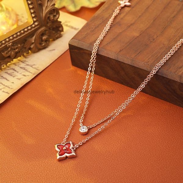 Louiss V Jewelry Version Four-Leaf Clover New Style Pointed Flower Necklace for Women Copper Plated with 18K Gold Red Agate Fashion Double Layer Collarbone Chain