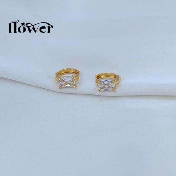 Elegant and sweet fashionable commuter style, square-shaped earrings with zircon inlay design