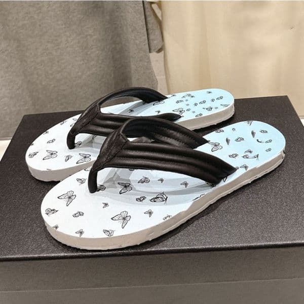 Designers Summer New Flat Sandals Womens Butterfly Decorated Vacation Beach Shoes Ladies Casual Flip Flops Rubber Outsole Sizes 35 42
