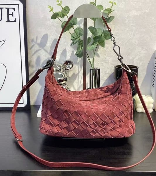 BBV Designer Bag Winter New Style Dog Walking Bag Lunch Box Nubuck Leather Weave Soft and Non Slip Grip Lightweight Large Capacity Handheld or Shoulder Slingable