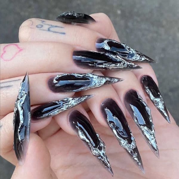 Dark-style hot girl wears long pointed false nails with silver accents wearable fake nails T260328