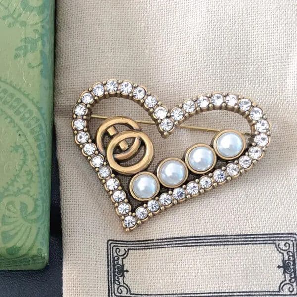 Round Heart-shape Brooch Geometry Designer Letter Crystal Pearl Fashion Men Women Couple Love Brooches Wedding Party Classical Jewelry Gift Back Stamp