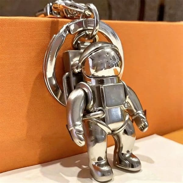 2026 New Luxury Letter Keychain Fashion Couples Car Key Buckle Genuine Leather Handmade Carabiner Key Ring Designer Bag Pendant Accessories For Men Women