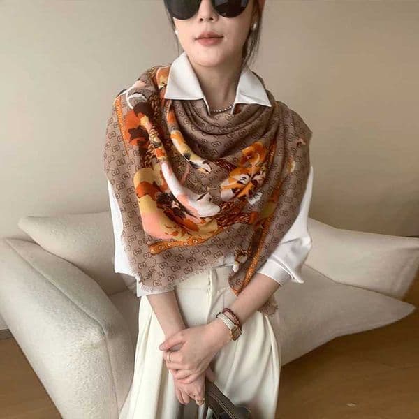Of The Season New Fashion Cotton Linen Hand Feel Scarf 130130cm Cfortable Versatile Print Travel Sunscreen Beach Shawl Stylis X260328