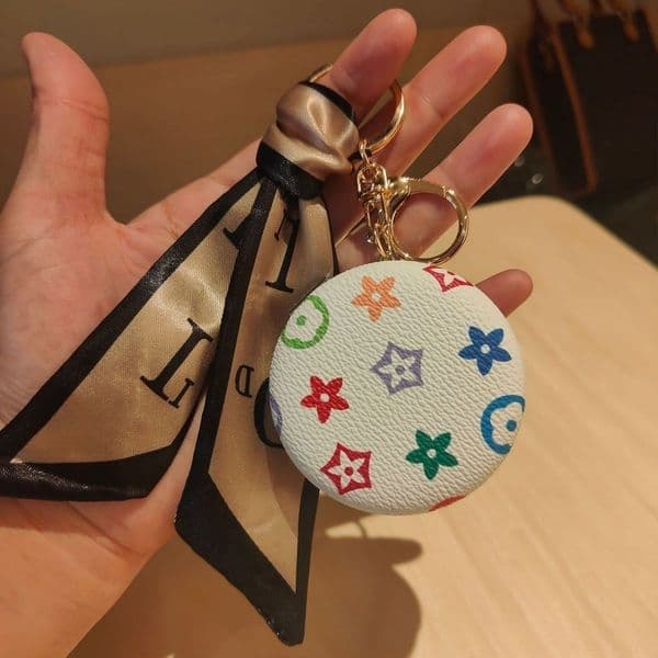 Keychain Key Chain Buckle lovers Car Keychain Handmade Leather Keychains Men Women Bags Pendant Accessories with box and dust bag letters designer