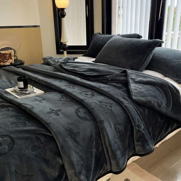 Luxury Designer Throw h Fashion Designer Blankets Cashmere Bedding Rug Christmas Soft Home Textiles Supplies Letter Comforters Fleece Throw Blanket Winter 3 Fr 008