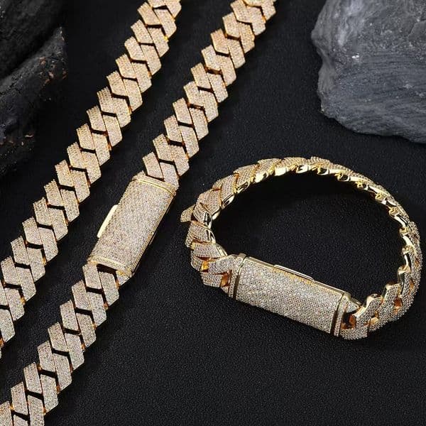 Hip-hop trend 15mm four-row diamond-set morganite straight clasp rhombic Cuban chain - A unique and sophisticated men's necklace
