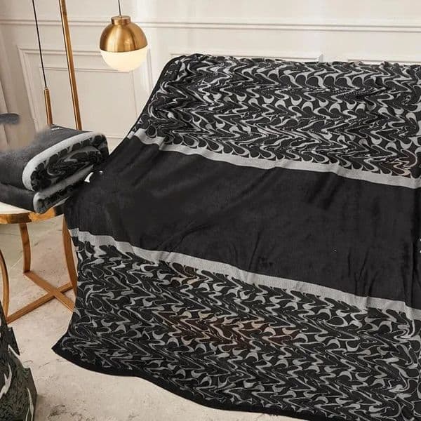 Luxury Designer Throw h Blankets 150X200cm Designer Classic Color Car Travel Bath Towel Soft Winter Fleece Brand Letter Blanket Shipping 06