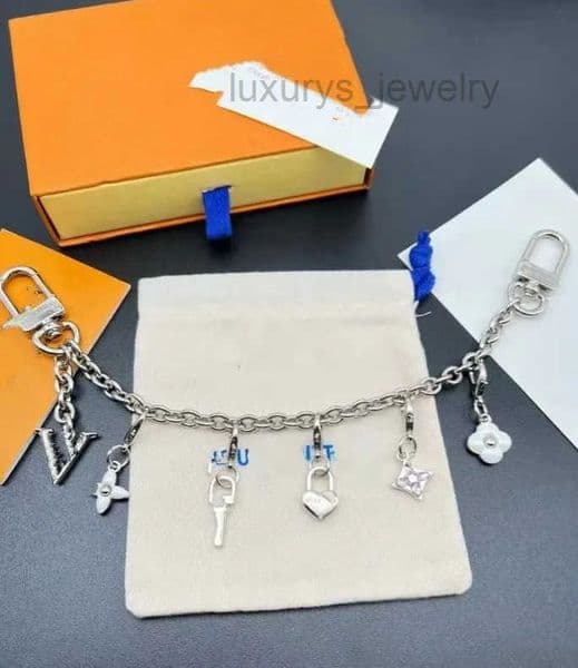 Designer keychain fashionable and classic keychain letter pearl long chain keychain bag charm pendant high quality good gift top-AAA