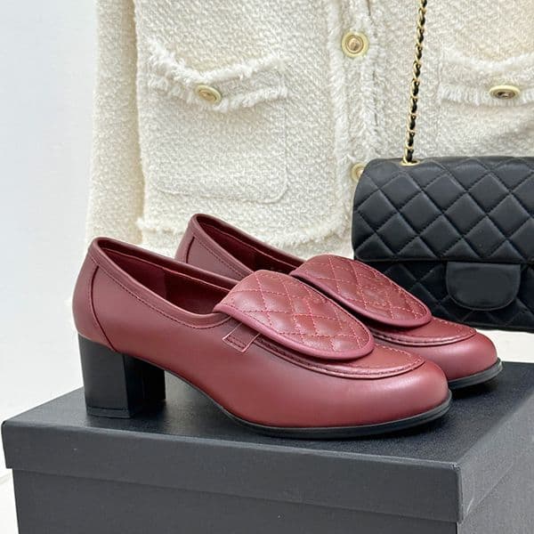 Designer Sandals Fashion Flip Cover Womens Travel Shoes With Thick Heels Ladies Retro Round Toe Loafers Leather Outsole