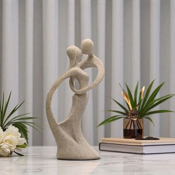 Modern Simple Couple Resin Crafts Home Decoration Wedding Gifts Living Room Creative Golden Sandstone Statue Figurine Sculpture 260317