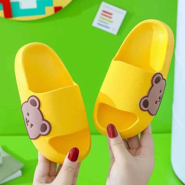 Cartoon Bear Childrens Beach Slippers For Boys Girls Home Shoes Summer Thick Sole Flip Flops EVA Soft Outdoor Slippers Child L260331