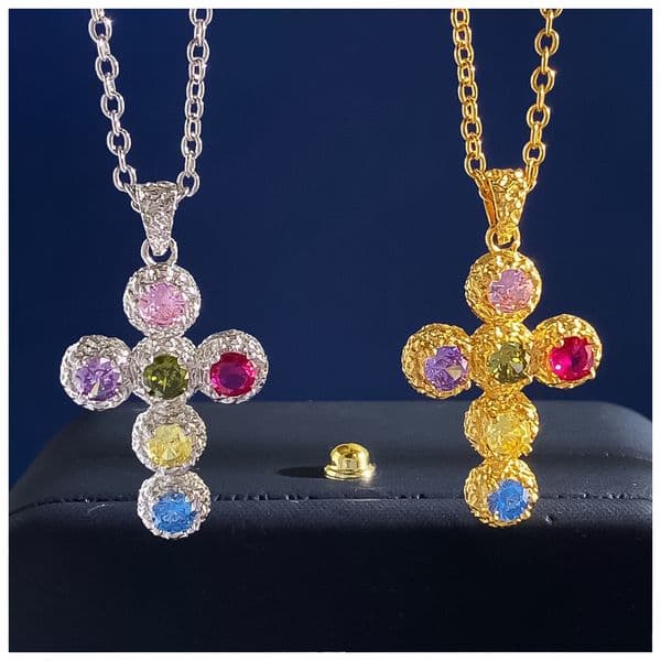 Designer Necklace for Women Vintage Royal Embossed Brushed Color Diamond Cross Pendant Necklaces Luxury Jewlery Designer Women Timeless Elegant Gift Premium