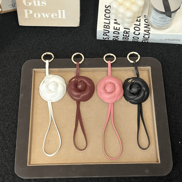 Camellia Designers keychains Bag Charm Letters with designers keychain top Car Key Chain Women Buckle jewelry Keyring Bags Pendant Exquisite gift Q260518
