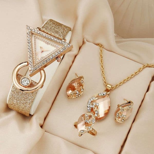 2025 New Inverted Triangle Diamond-Studded Matte Leather Women's Quartz Watch Casual Simple Unique Peacock Jewelry Set