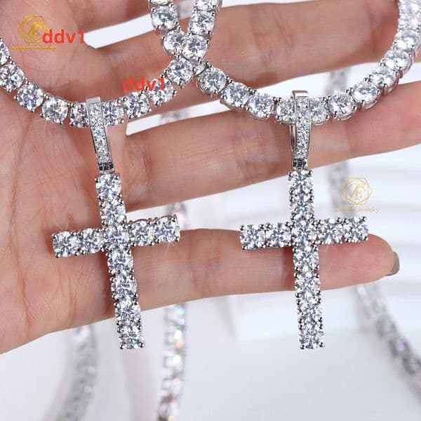 RTS 5mm D VVS1 Diamond Moissanite Pendant 925 Silver Plated Rhodium GRA Moissanite Cross Pendant Necklace
