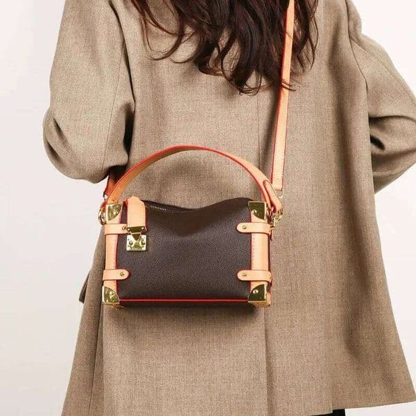 New 2026 French Light Luxury Box-Style Messenger Bag Women's High-End Retro Fashion Handbag