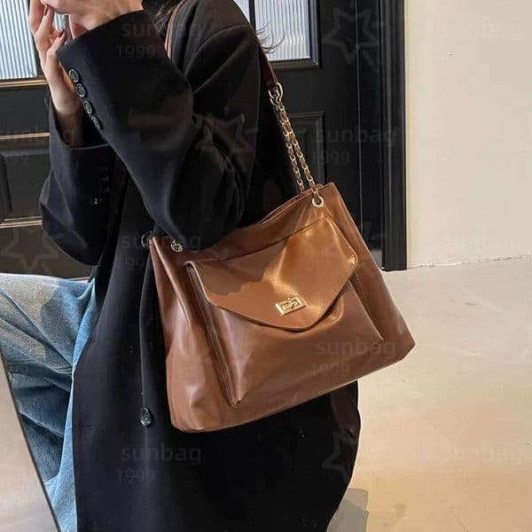 AAA Luxury Soft Leather Tote Women Large Capacity Spacious Shoulder Bag with Chain Strap Metal Lock Flap Free shipping totebag topbag wallets pures Sac and bag