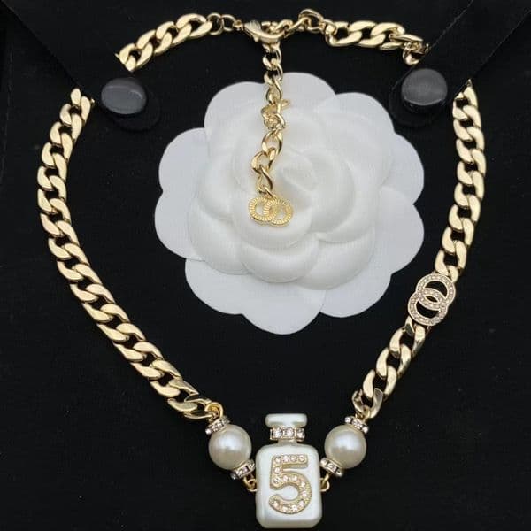 Designer Necklaces Chain 18k Gold Plated Necklace High Quality Chain Pendant Necklace Elegant Temperament Womens Necklace