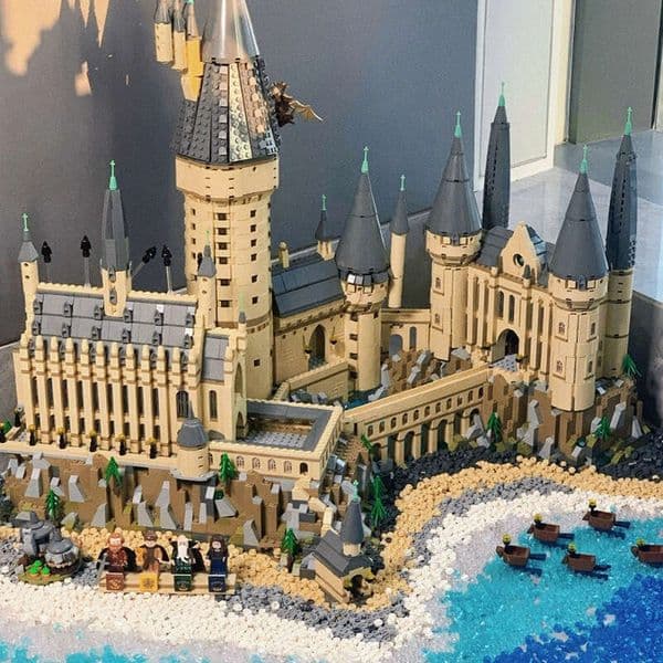 Hogwarts Castle Model Building Blocks Wizardry School Assemble Toy Compatible Bricks