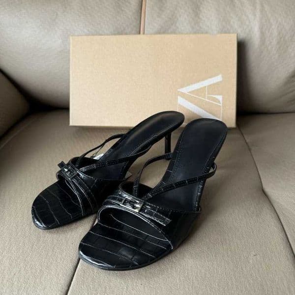 With Box Sandals Designer Luxury Classic Spain Summer New Buckle Decor Embossed Round Toe Stiletto Heel Sandals Black Buckle One-Strap Slippers X260516