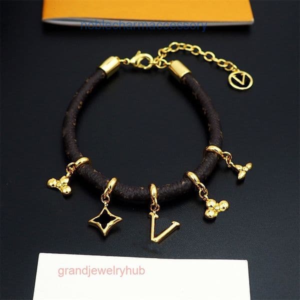 Lvs Louise Lousi lvness Louisovuitton designer bracelets Jewelry 4 Flower Old Leather Bracelet Multi-Pendant JE0U lou vuttinly louisities bracelet