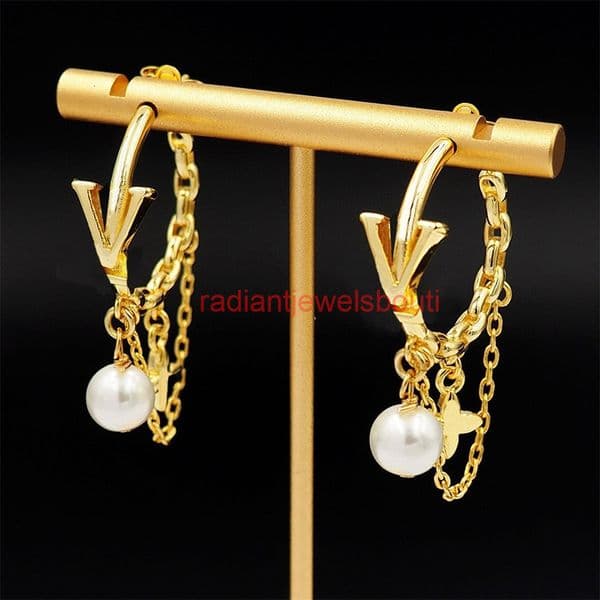 Louisovuitton lvs lou vuttinly designer earrings Gold-plated jewelry V-shaped pendant pearl flower tassel C-shaped Womens Louise Lousi lvness louisities earring