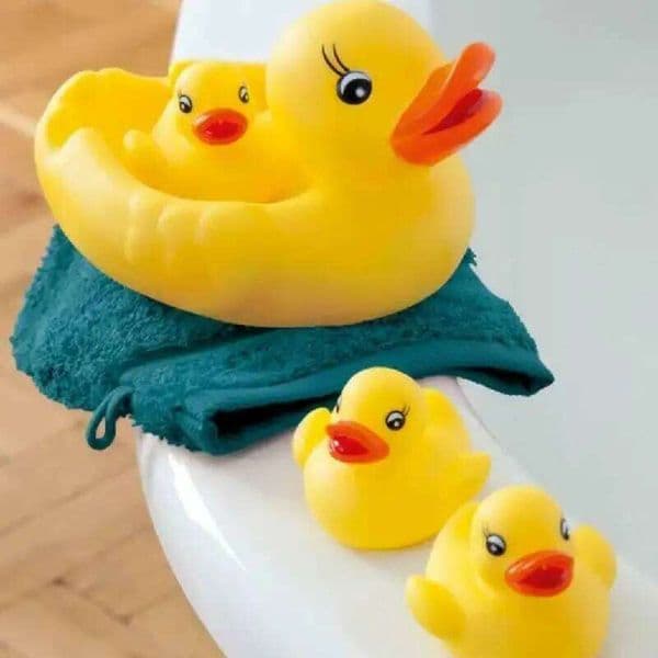 4pcs Rubber Family Squeak Ducks Baby Shower Float Bathtub Yellow Duck Toy Gift for Toddlers Boys Girls Kids Birthday 26W0505
