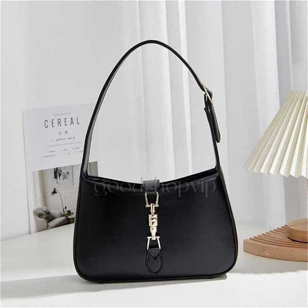 Luxurys Brand Bags Stuff Sacks Autumn And Winter Underarm Bag 2026 High Capacity Advanced Feel Versatile Small Fashion Shoulder Clearance Designer Purse Online