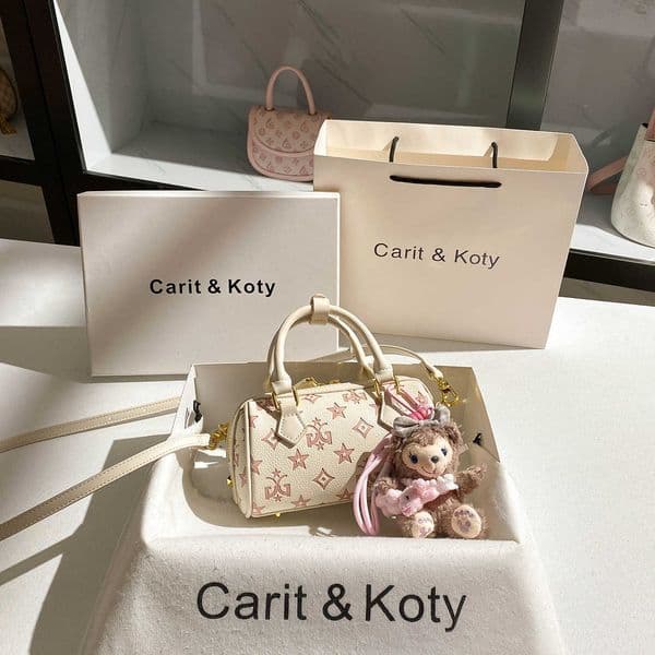 with box Designer handbag classic luxury shoulder bag Sweet and fashionable Boston bag new versatile shoulder and crossbody small bag X260504