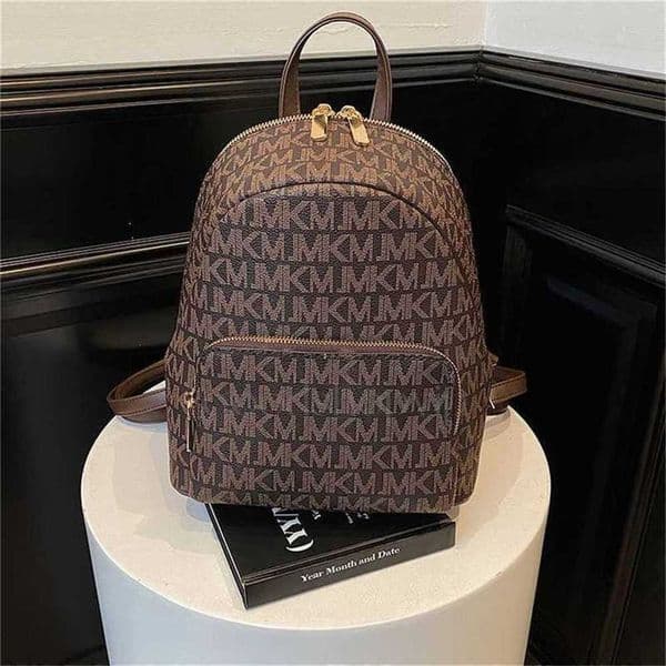Luxurys Brand Bags Style Backpack Versatile Student Simple Fashion Leisure Large Capacity Travel Backpacks Retail And Designer Purse Online