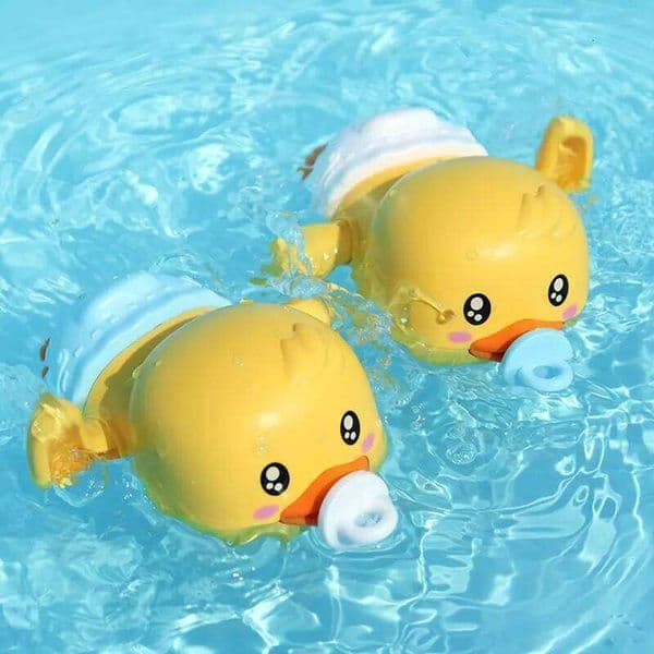 Baby Bath Toys Chain Clockwork Bathing Cute Swimming Yellow Duck Toddler Pool Beach Classic Toy For Kids Water Playing 26W0505