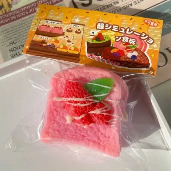 Exquisite Double Layer Strawberry Toast Squishy Toy Slow Rising Simulated Fruit Bread Dessert Squeeze Toy Stress Relief Fidget H260506