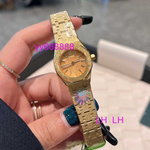 Designer Watch Luxury Mens Women New Fashionable Movement 23MM Battery Small Dial Fashion Classic Gold Case Womens Handly26