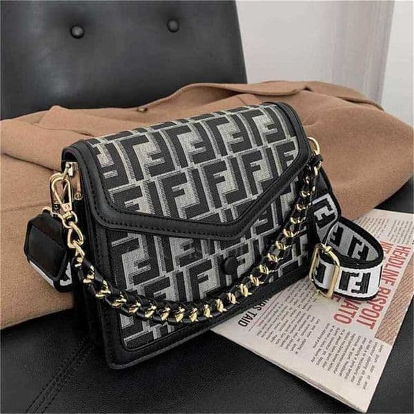 Luxurys Brand Bags Messenger Bags 2026 Spring Bag Small Square Personality High Shoulder Clearance I04I