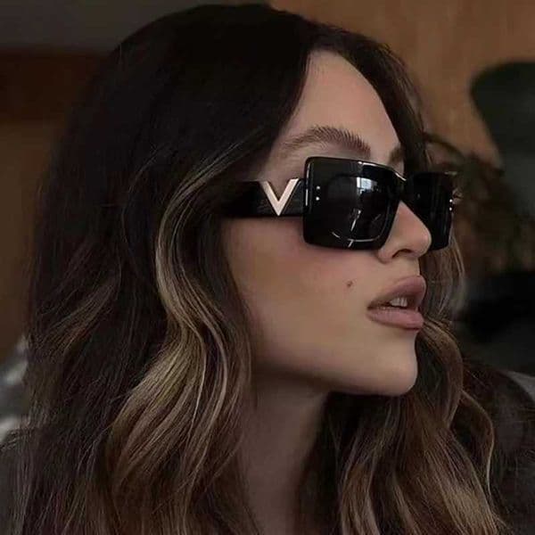 Camping 2024 Fashion New Square V-shaped Mirror Leg Design Anti Light Glasses UV Resistant Personality Street Photo Eyewear Z260506