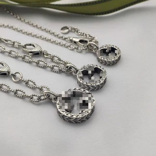Pendant Necklaces Engraved Pattern Personalized Male and Female Couple Collarbone Chain Retro Old Sweater Necklace