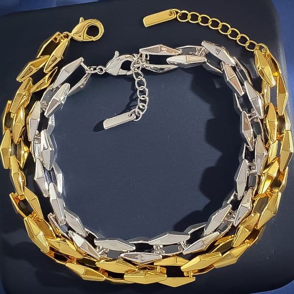 Bracelet Bracelet for Women Stainless Steel 18K Gold Plated Bangle Sleek Geometric Bangles Luxury Jewlery Designer for Women Elegant Timeless Gift
