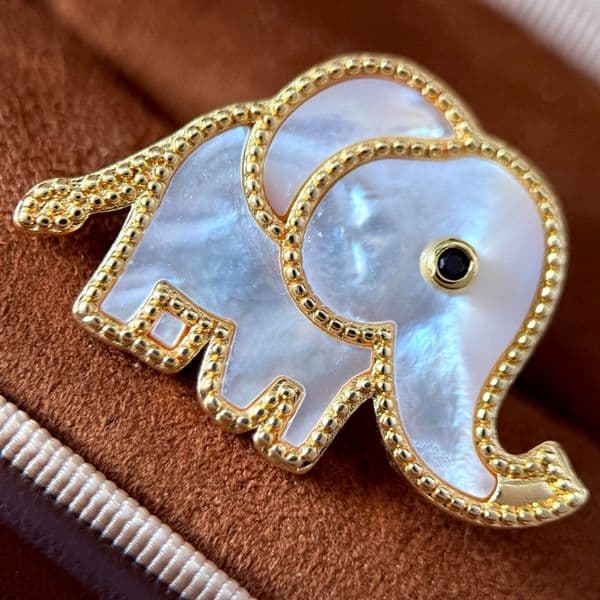 Designer Brooch for Women Elephant Brooch Luxury Jewlery Designer for Women Elegant Timeless Sparkling Statement Gift Premium Exclusive Classic
